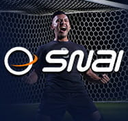 Un calciatore esulta dopo aver segnato un gol e il logo di SNAI