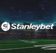 Uno stadio affollato durante una partita di football e il logo di Stanleybet.