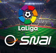 Uno stadio da calcio e il simbolo della Liga e di SNAI
