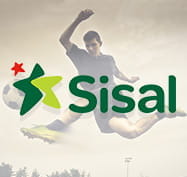Un calciatore al tiro durante una partita e il simbolo di Sisal