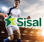 Un giocatore di calcio esulta dopo il gol e il simbolo di Sisal