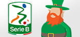 Una persona con un copricapo strano in testa e il logo della Serie B