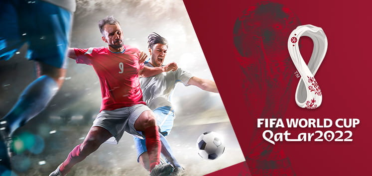 Il logo dei modiali Qatar 2022 e la coppa in oro creata dallo scultore Silvio Gazzaniga