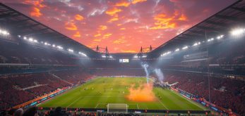 stadio san siro al tramonto gremito di persone